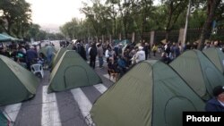 Палатки, установленные оппозицией на проспекте Баграмяна, 10 июня 2024 года