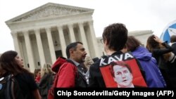 Протесты против назначения Кавано у здания Верховного суда США
