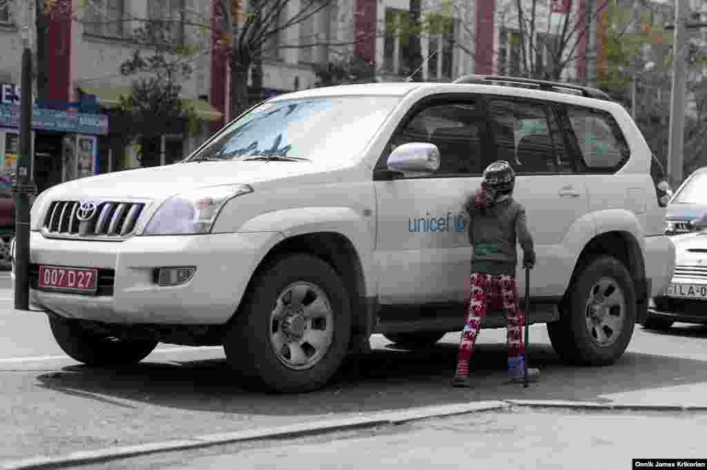 В 2013 году UNICEF, World Vision совместно с грузинскими властями запустили проект помощи таким детям. Мобильные группы находят и проводят консультации с детьми прямо на улицах. Стоимость программы – примерно 850 тысяч евро