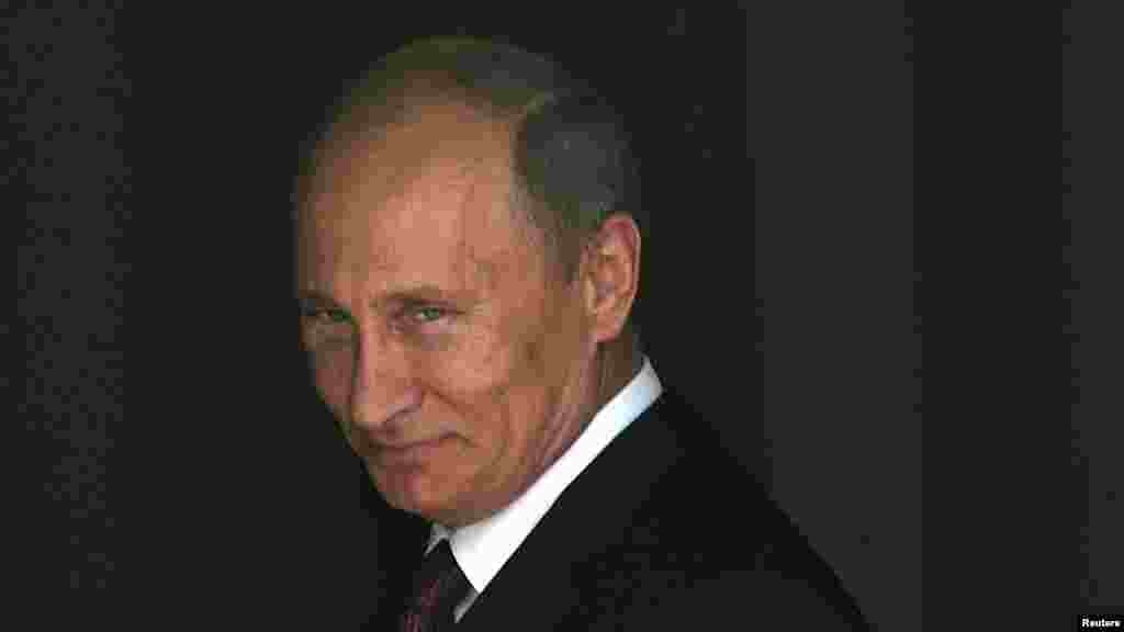 Ставшая, по сути, канонической цифра – 86% поддерживаюших Путина – на самом деле устарела еще в июне 2015 года, когда по данным опроса "Левада-центра" рейтинг одобрения деятельности президента России достиг 89%