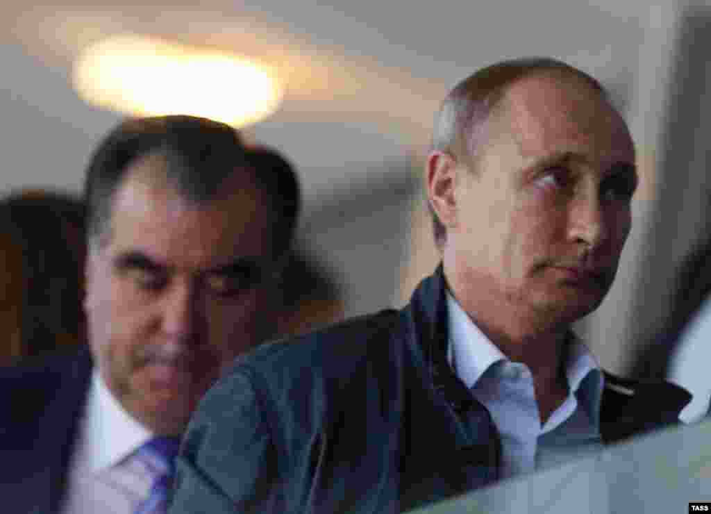 Эмомали Рахмону тоже есть отчего потупить взгляд за спиной Путина: глава Таджикистана, правящий страной с 1992 года, теперь уступает российскому лидеру в своем рейтинге на –президентских выборах 2013 года Рахмон набрал всего 83,92% голосов