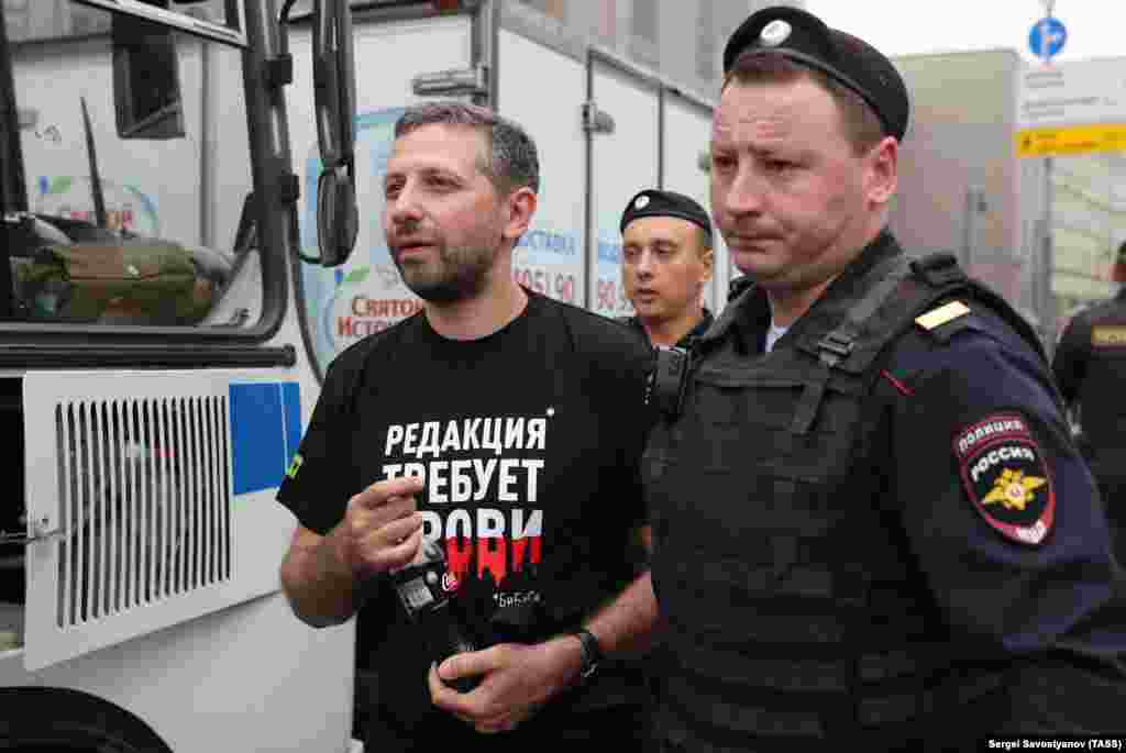 Задержали спецкора "Медузы" Илью Жегулева. Его брата в апреле 2018 года суд Москвы приговорил к трем годам колонии общего режима по обвинению в хранении наркотиков (часть 2 статьи 228 УК)